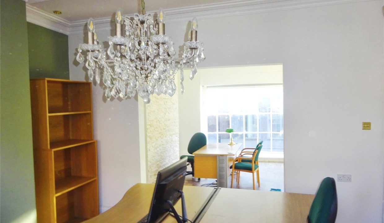SND250049_04.jpg