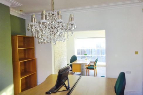 SND250049_04.jpg
