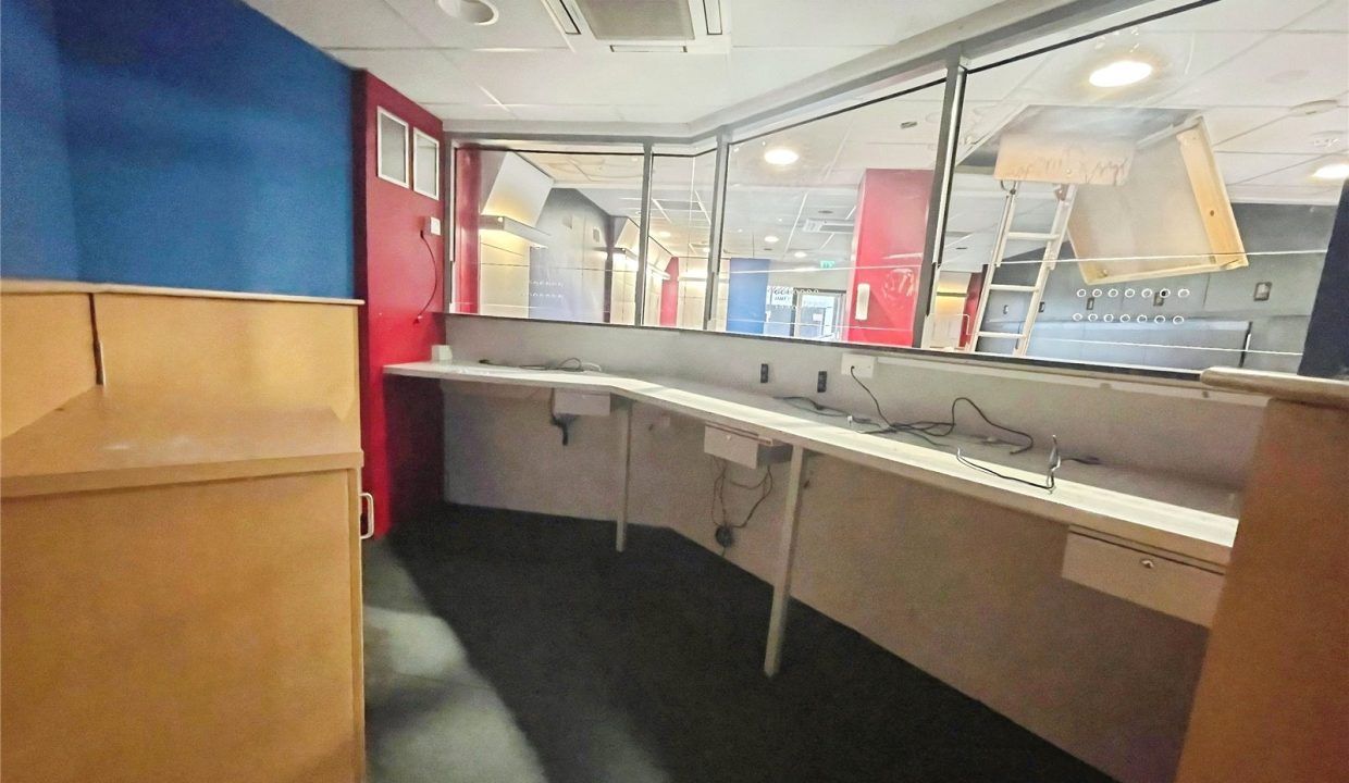 CMR260057_05.jpg