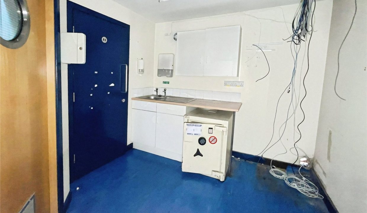 CMR260057_09.jpg