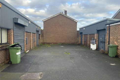 CMR260170_02.jpg