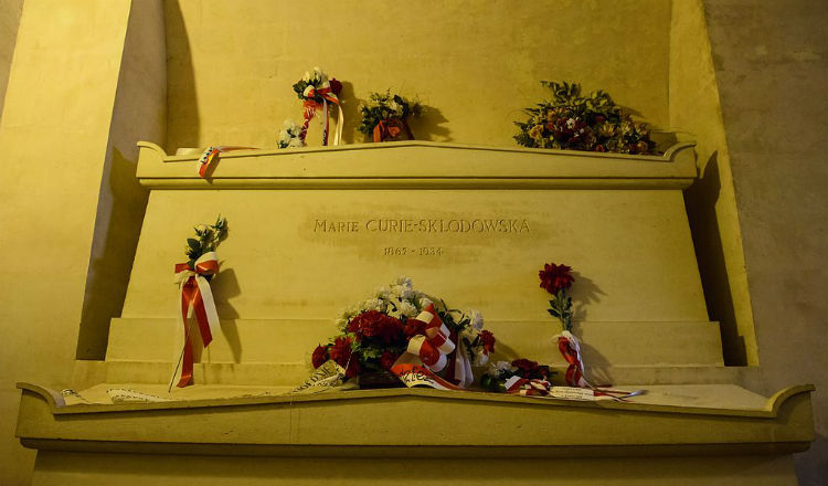 1024px-marie_curie_pantheon_de_paris_2012-10-11.jpg