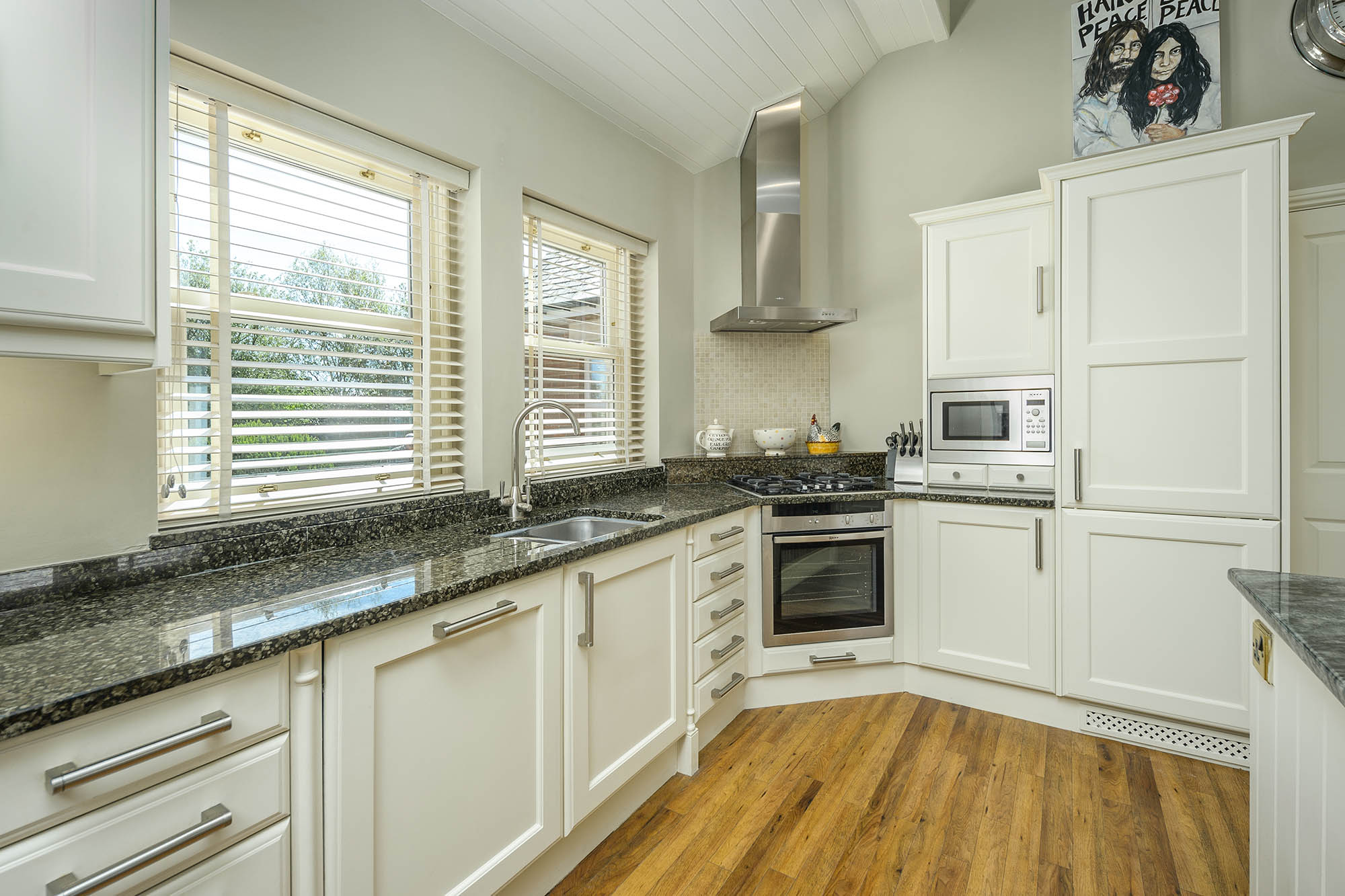 Kitchen-4-WEB.jpg