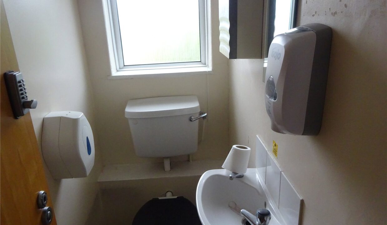 SND240079_07.jpg