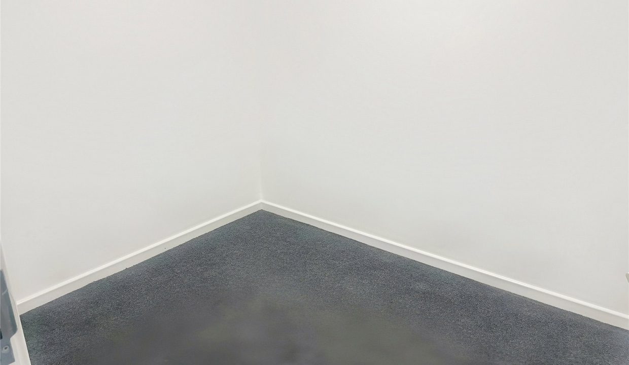 SND250097_02.jpg