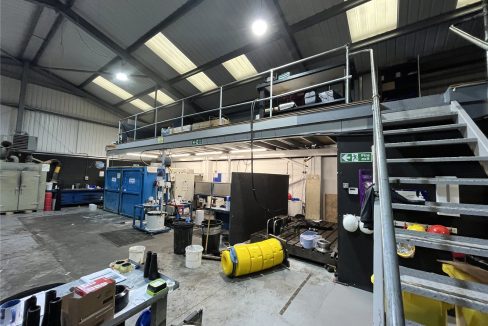 TEV250099_05.jpg