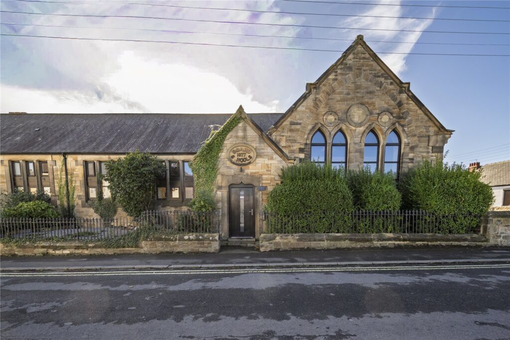 Oakwood Court, Crook