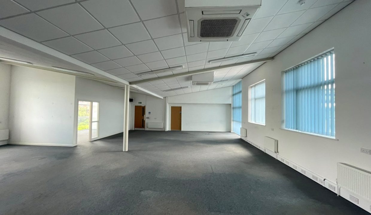 SND260167_05.jpg